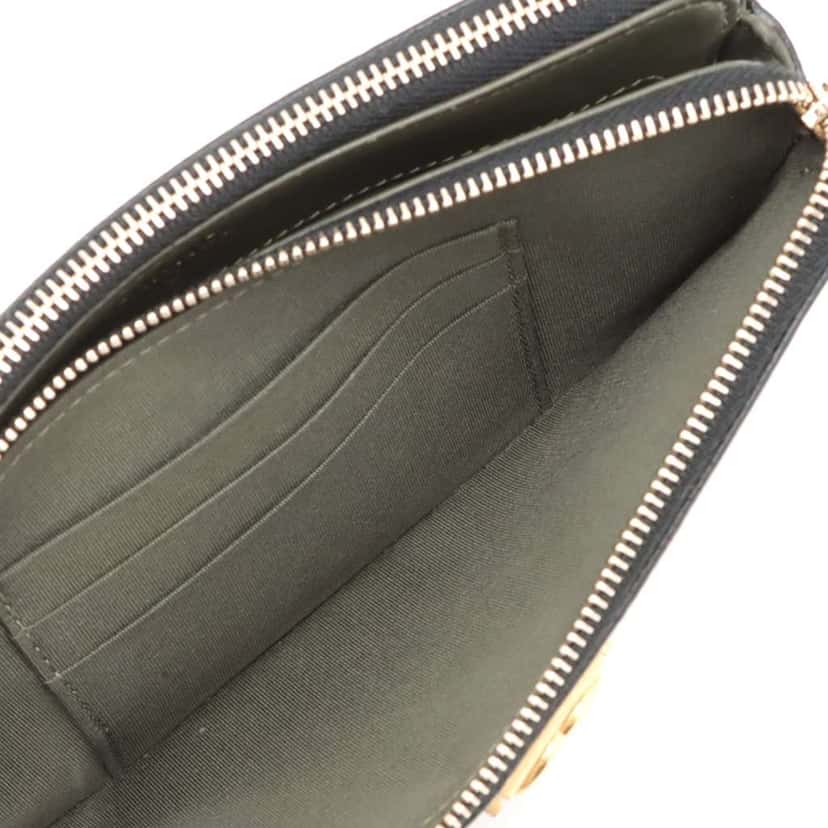 Chanel Small Quilted Caviar Boy Clutch With Chain Black Leather Good condition - Inside View