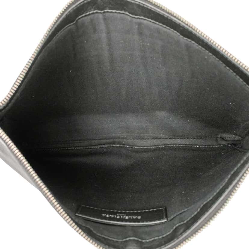 Balenciaga Leather Navy Clip M Black Leather Good condition - Model View