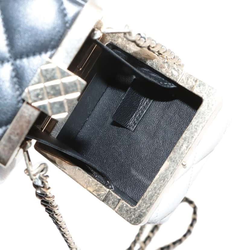Chanel Bicolor Quilted Lambskin Cube Clutch with Chain White Leather Good condition - Inside View