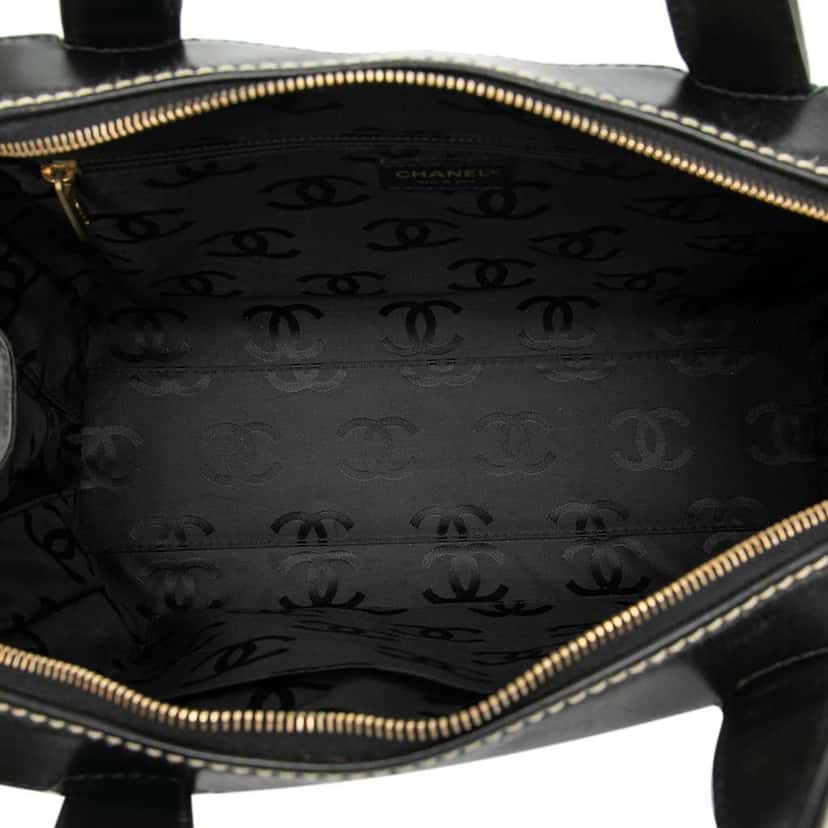 Chanel CC Lambskin Wild Stitch Handbag Black Leather Good condition - Model View