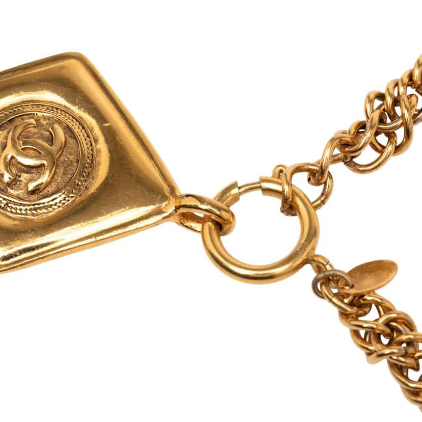 Chanel Gold Plated CC Diamond Shape Pendant Necklace Gold Metal Good condition - Model View