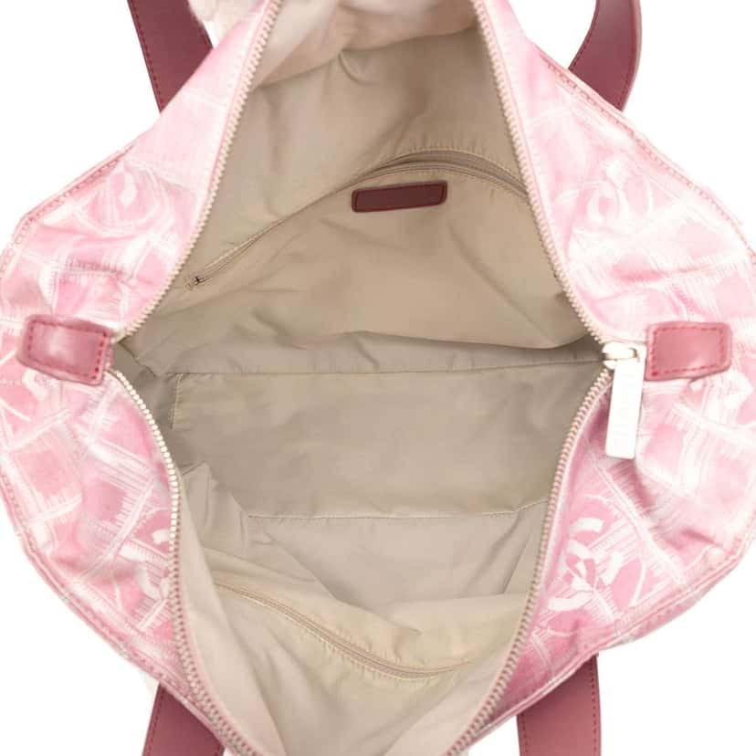 Chanel New Travel Line Nylon Tote Pink Good condition - Model View