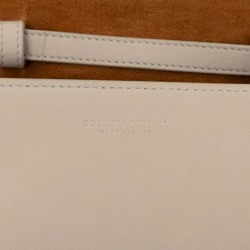 Bottega Veneta Mini Nappa Maxi Intrecciato Cassette Crossbody White Leather Good condition - Box View