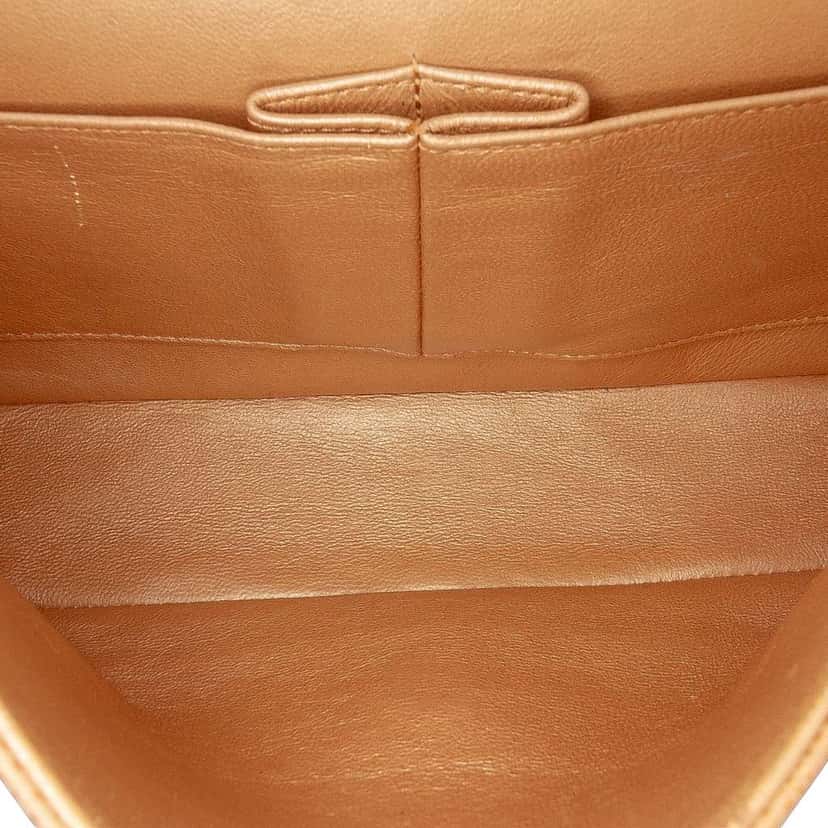 Chanel Medium Classic Metallic Caviar Double Flap Brown Leather Good condition - Model View