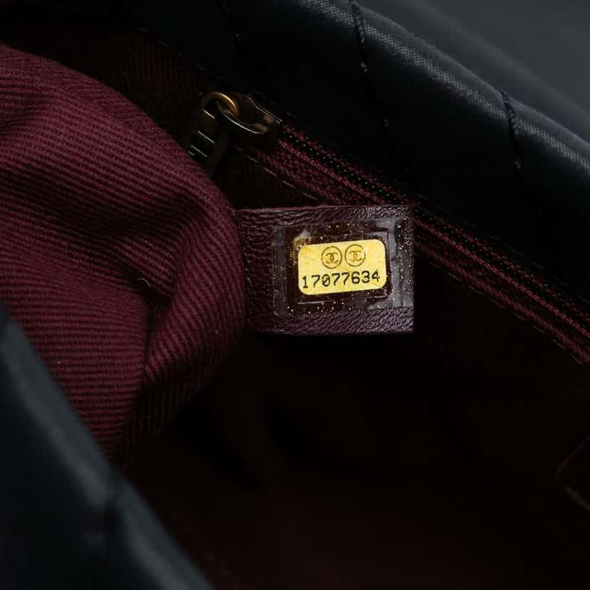 Chanel Large Chevron Iridescent Calfskin Surpique Flap Black Leather Good condition - Box View