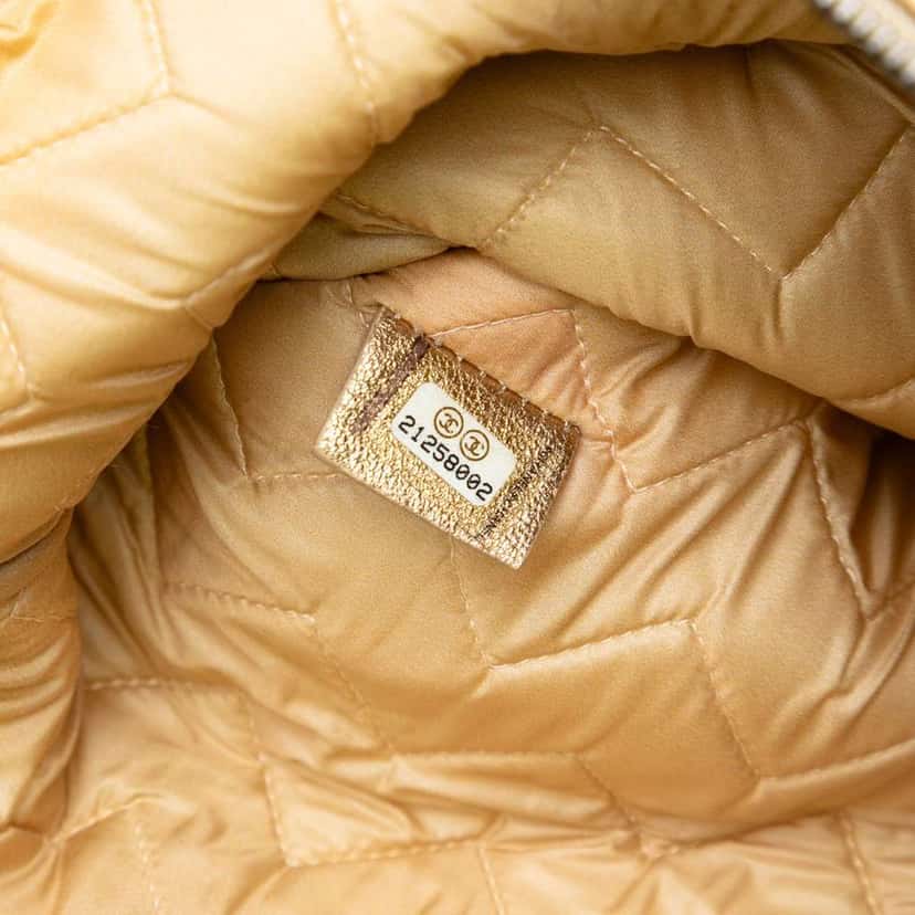 Chanel Medium Chevron Metallic Calfskin O Case Clutch Gold Leather Good condition - Box View