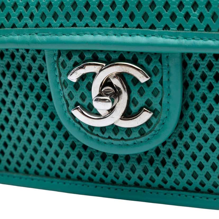 Chanel Small Perforated Calfskin Up In The Air Flap Green Leather Good condition - Box View