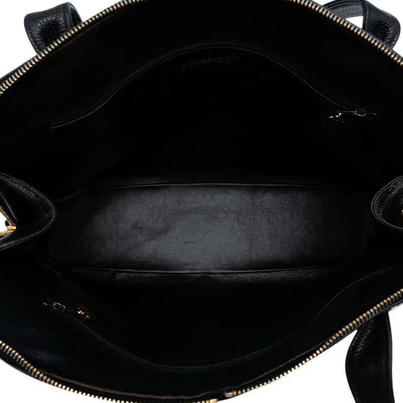 Chanel CC Caviar Shoulder Bag Black Leather Good condition - Model View