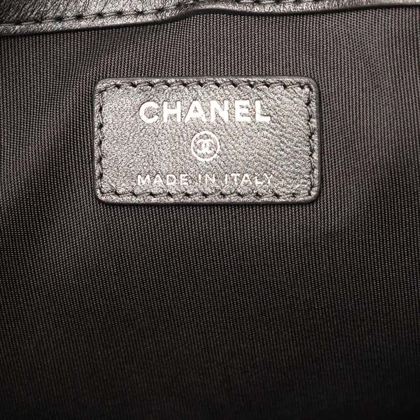 Chanel Large Quilted Metallic Lambskin O Case Clutch Silver Leather Good condition - Box View