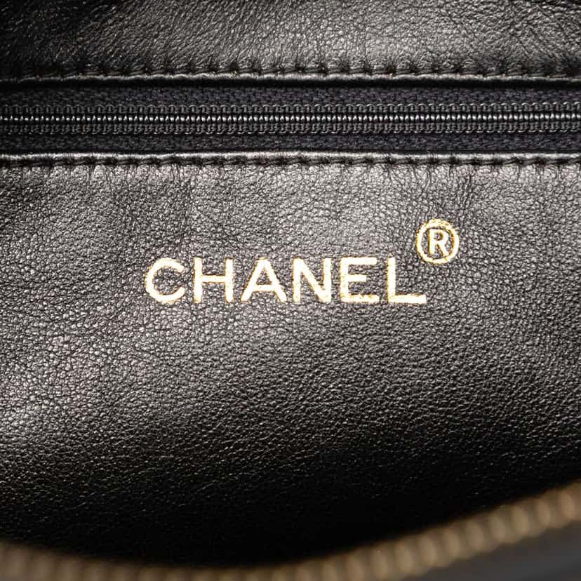 Chanel Medium CC Quilted Lambskin Tassel Camera Bag Black Leather Good condition - Box View