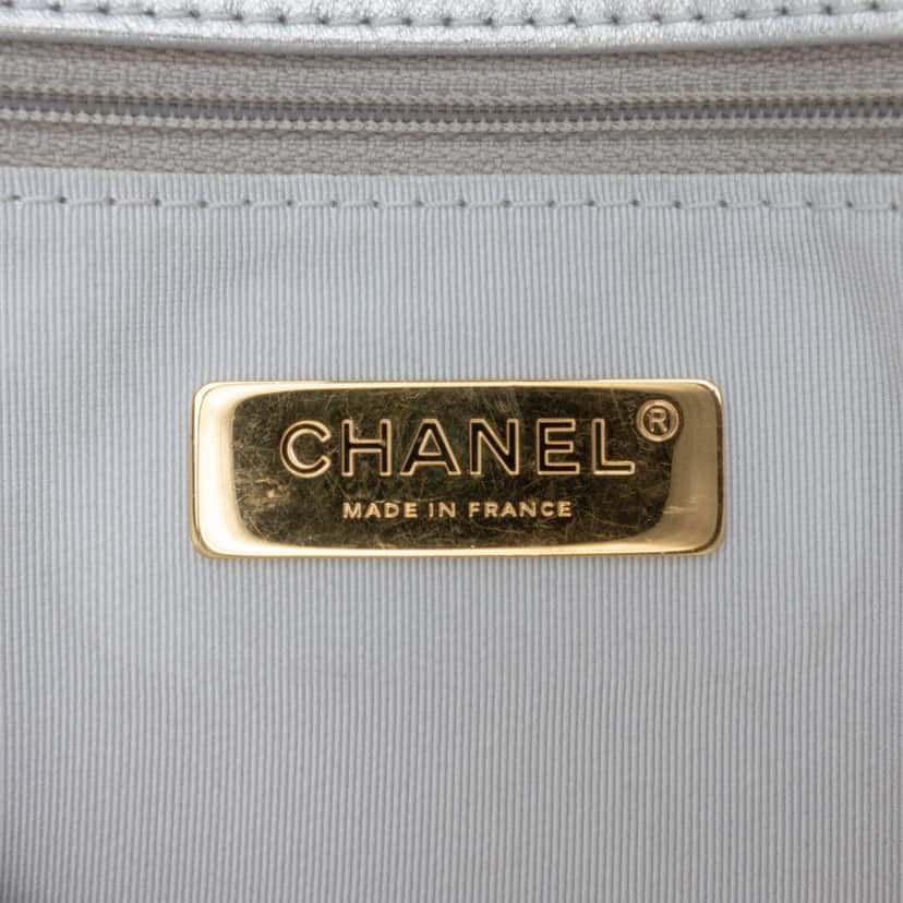 Chanel Large Metallic Lambskin 19 Flap Silver Leather Good condition - Box View