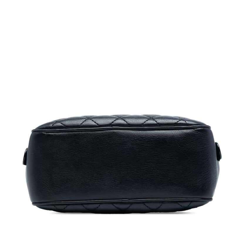 Chanel Small CC Quilted Lambskin Top Handle Vanity Case with Chain Black Leather Good condition - Inside View