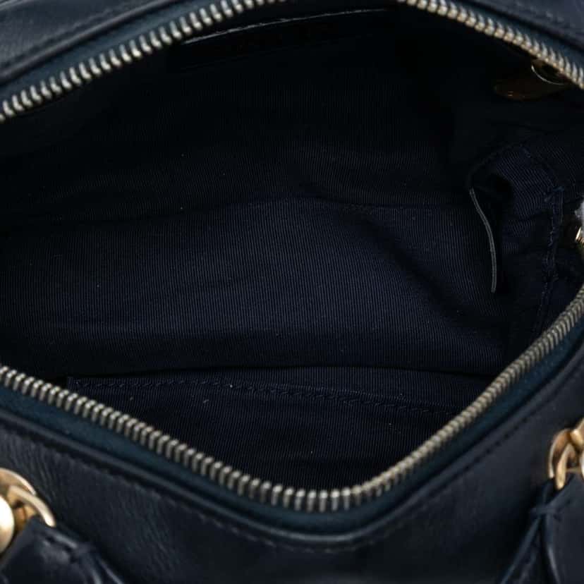 Chanel Small CC Quilted Lambskin Top Handle Vanity Case with Chain Black Leather Good condition - Model View