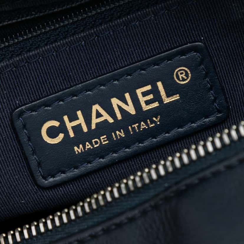 Chanel Small CC Quilted Lambskin Top Handle Vanity Case with Chain Black Leather Good condition - Box View