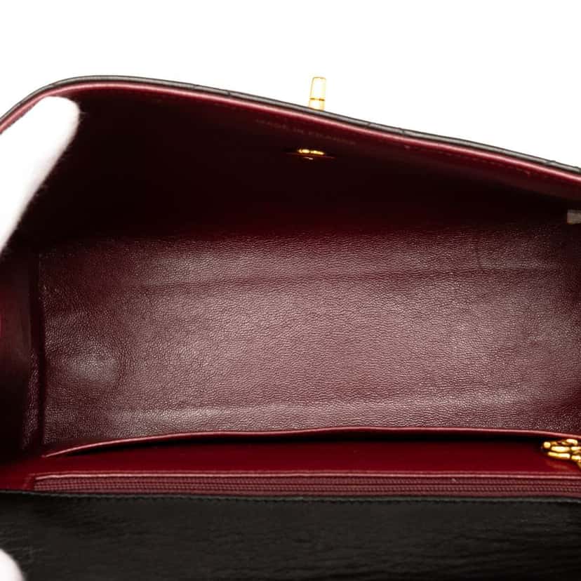 Chanel CC Quilted Lambskin Handbag Black Leather Good condition - Model View