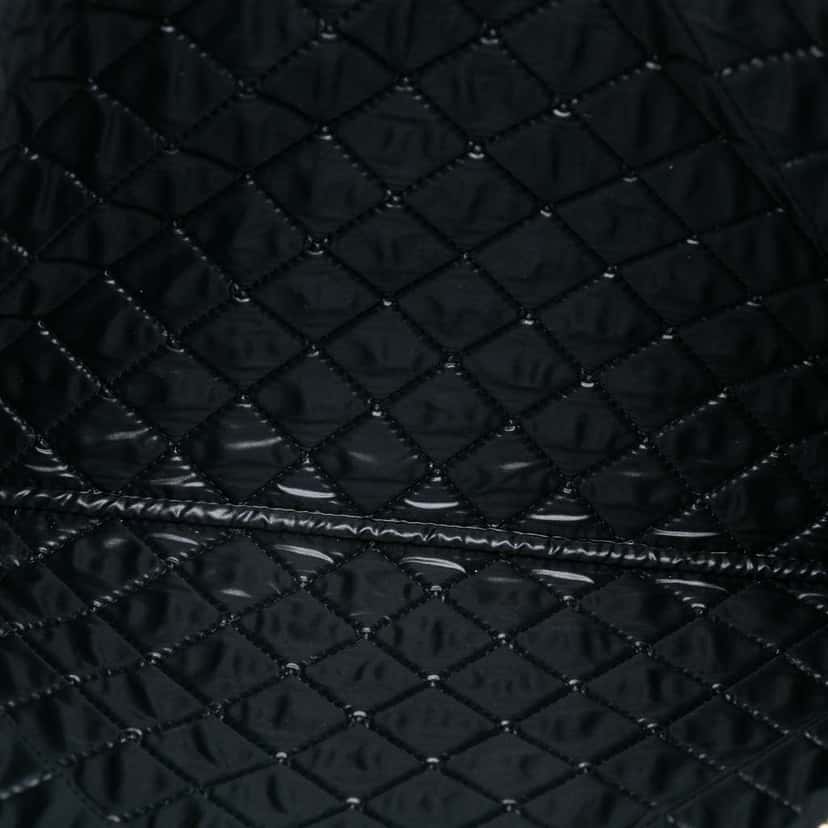 Chanel Medium Bicolor Caviar and Iridescent Calfskin O Case Clutch Gold Leather Good condition - Model View