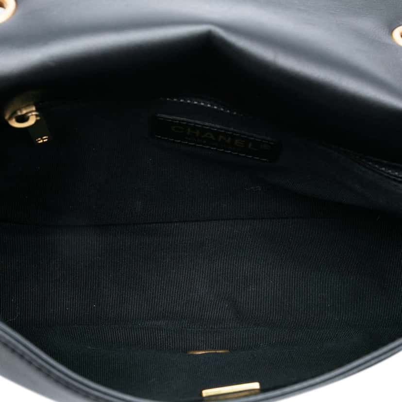 Chanel Quilted Lambskin On And On Chain Flap Black Leather Good condition - Model View