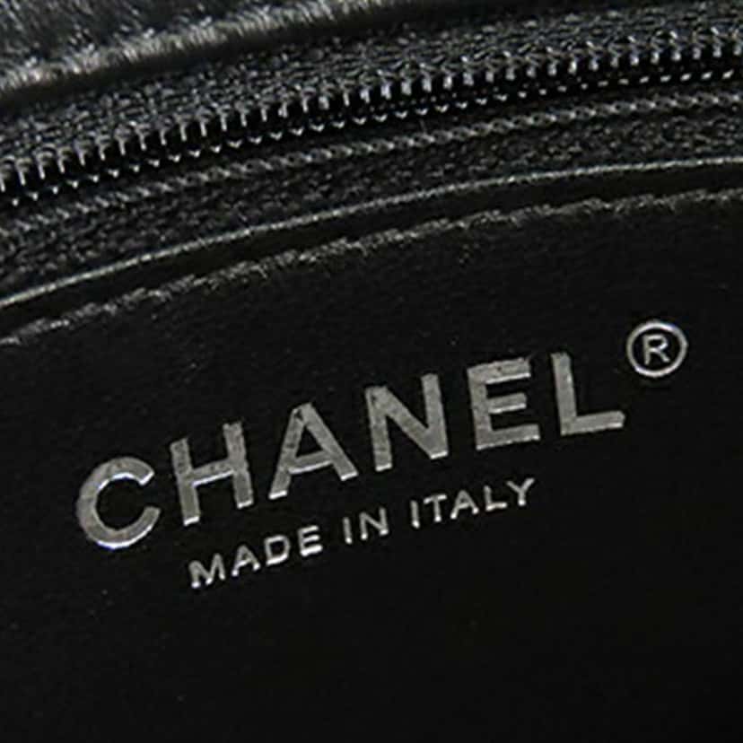 Chanel Medium Lambskin Trendy CC Top Handle Bag Black Leather Good condition - Model View