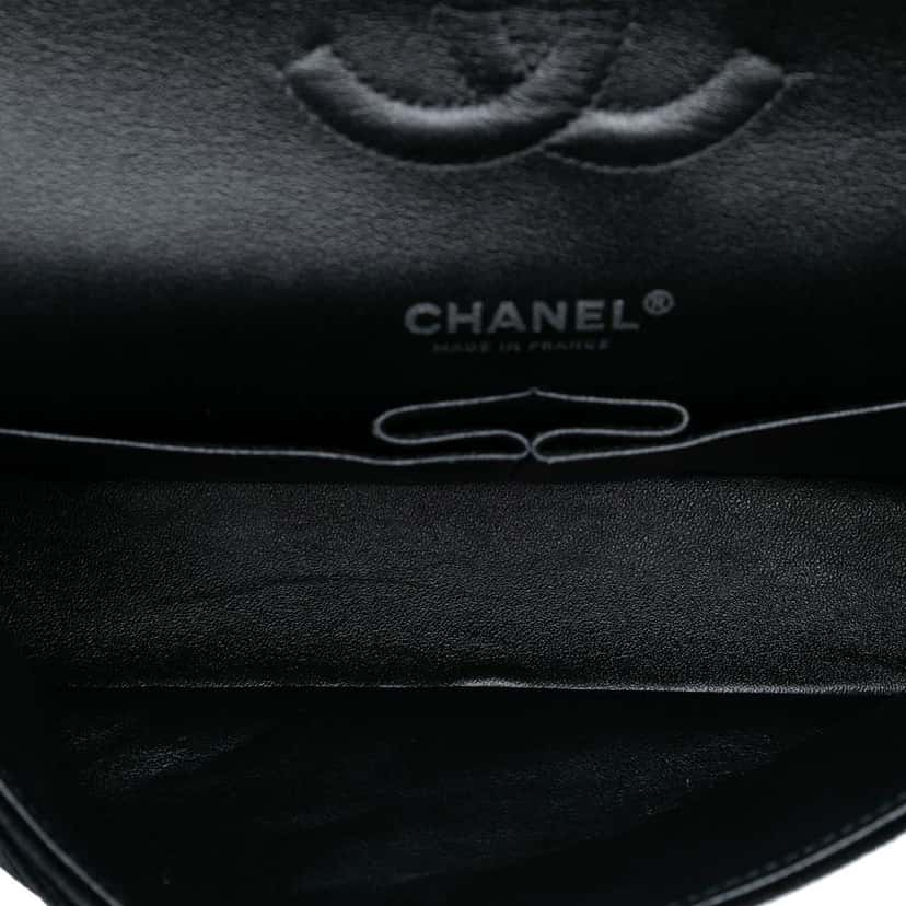 Chanel Medium Classic Velvet Double Flap Black Velvet Good condition - Model View