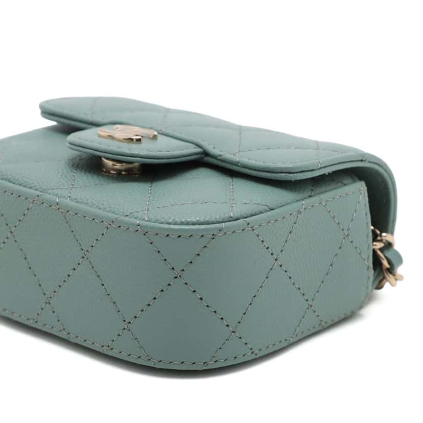 Chanel Mini Classic Caviar Clutch With Chain Blue Leather Good condition - Box View