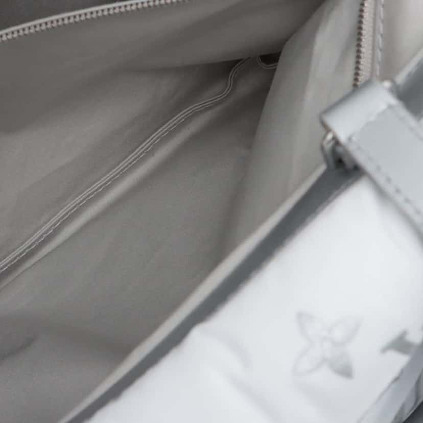 Louis Vuitton Monogram Nylon Gradient  OnTheGo MM Grey Good condition - Model View