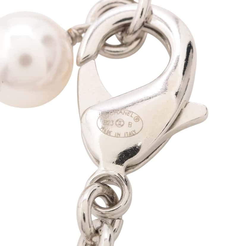 Chanel Silver Plated CC Rhinestones Heart Pendant Necklace Silver Metal Good condition - Model View