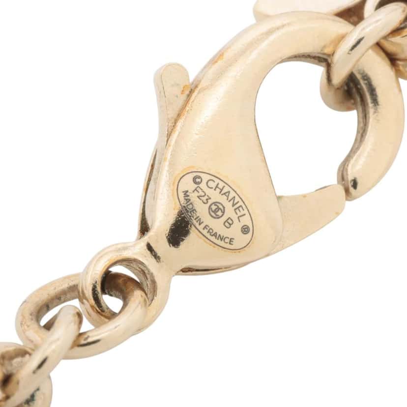 Chanel Gold Plated Heart Logo Rhinestone Necklace Gold Metal Good condition - Model View