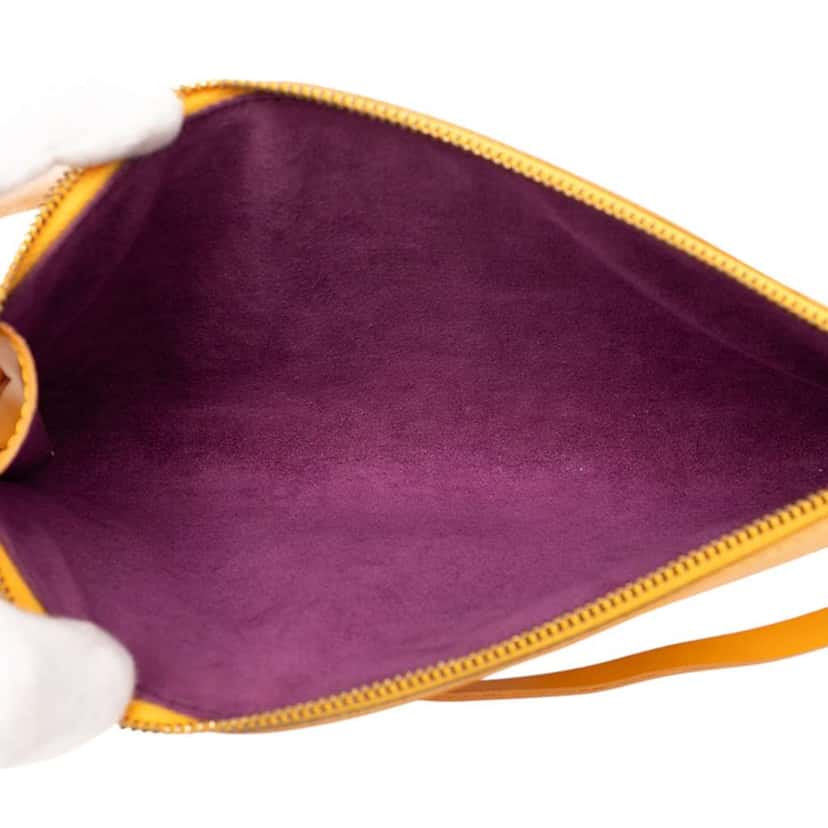 Louis Vuitton Epi Pochette Accessoires Yellow Leather Good condition - Model View