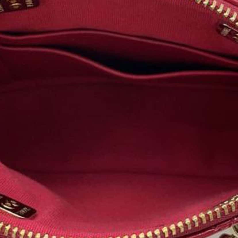 Chanel Quilted Patent Shiny Coco Clutch With Chain Red Leather Good condition - Model View