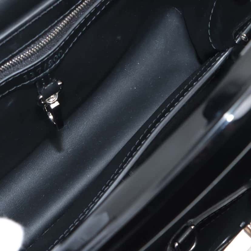 Louis Vuitton Limited Edition Liu Wei Artycapucines Calfskin Capucines MM Black Leather Good condition - Inside View