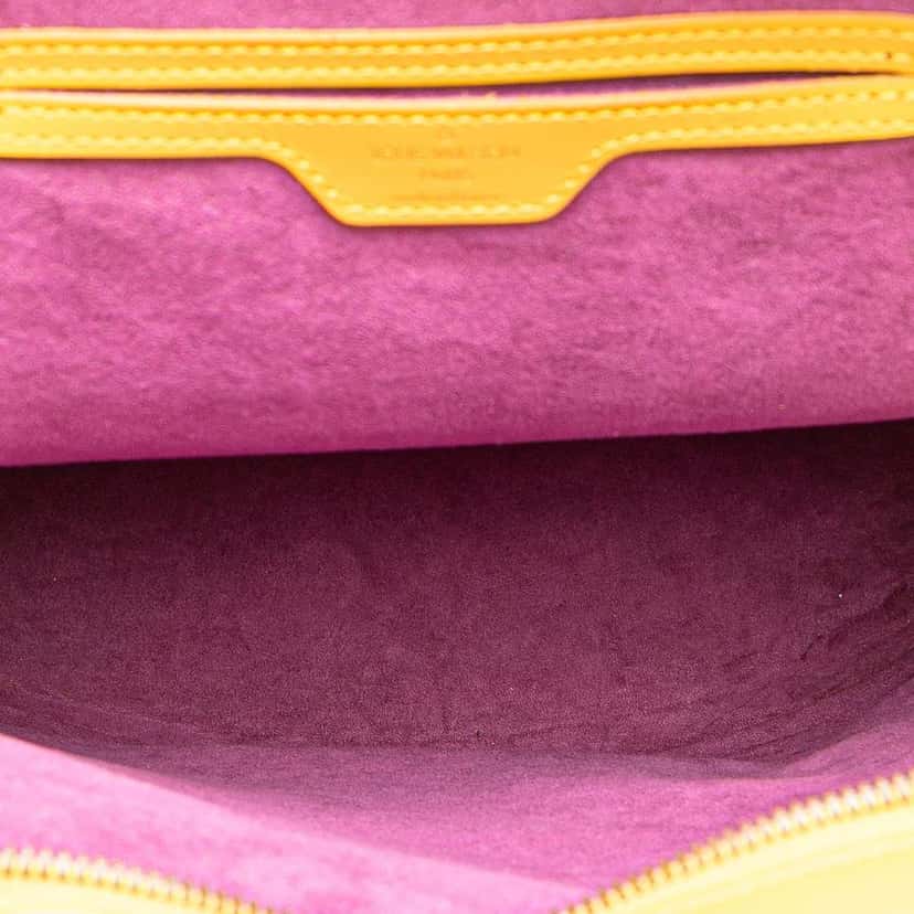 Louis Vuitton Epi Gobelins Yellow Leather Good condition - Model View