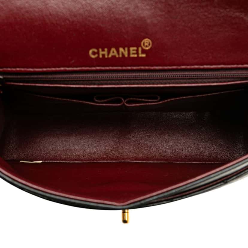 Chanel Medium Tall Classic Lambskin Double Flap Black Leather Good condition - Model View