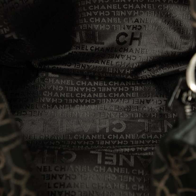 Chanel CC Suede Camellia Hobo Black Leather Good condition - Model View