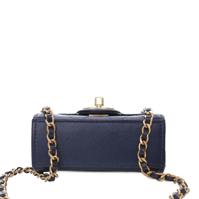 Chanel Mini Goatskin Chic Pearls Clutch On Chain Blue Leather Good condition - Inside View