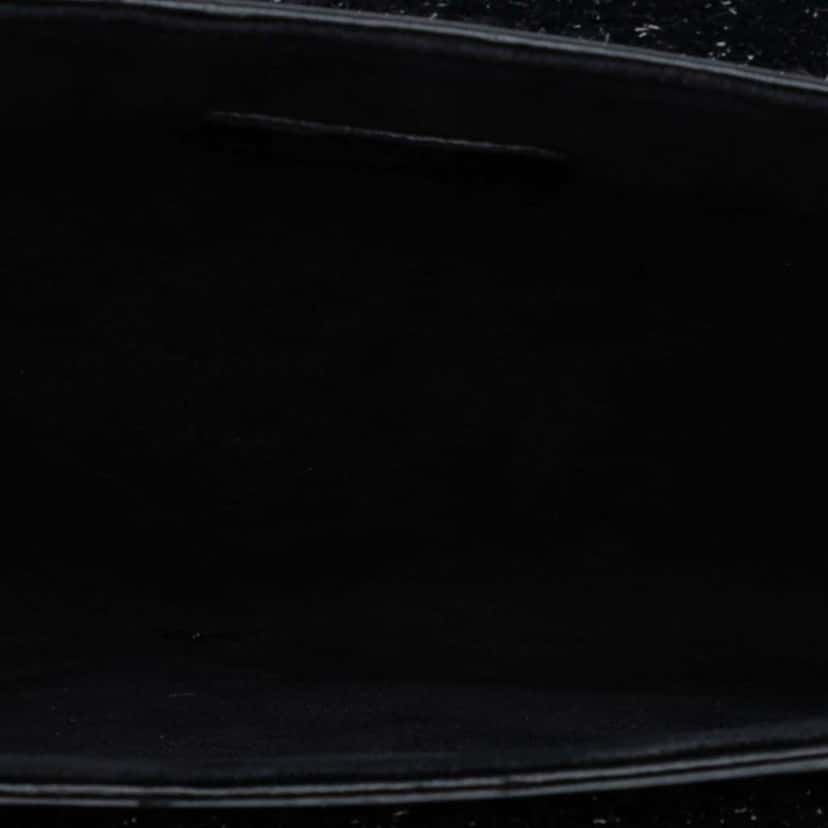 Chanel CC Tweed Chain Around Tablet Holder Crossbody Black Tweed Very good condition - Model View