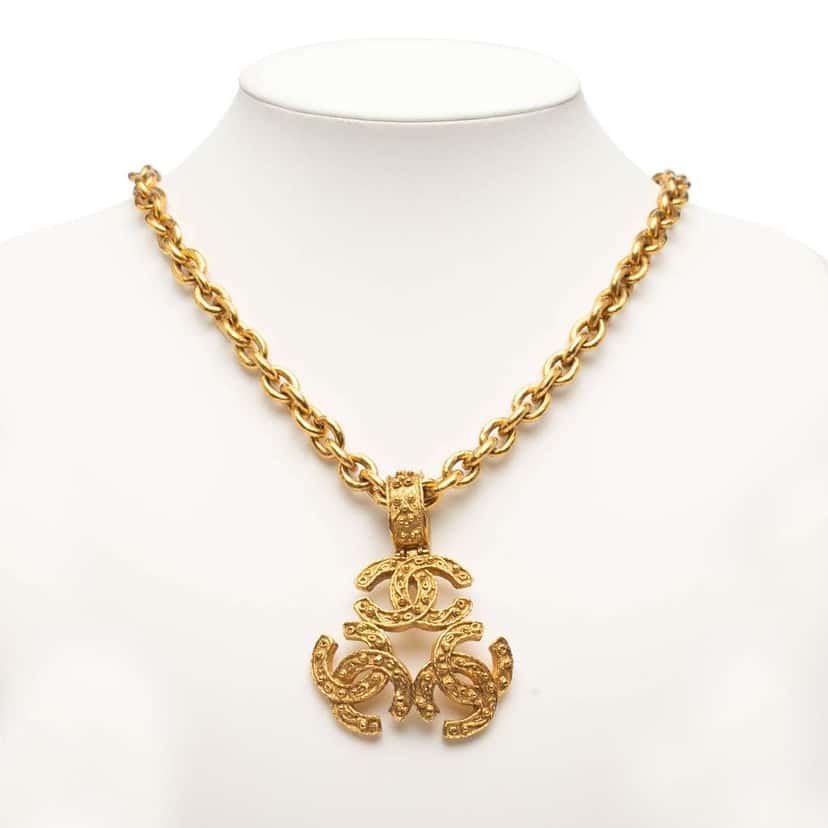 Chanel Gold Plated Triple CC Pendant Necklace Gold Metal Good condition - Box View