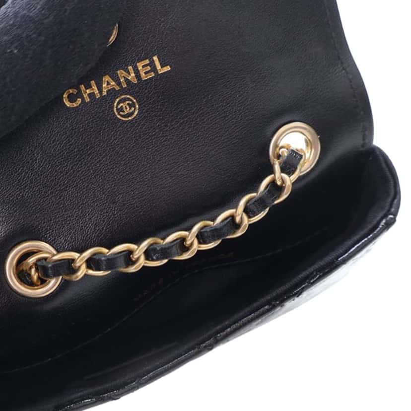 Chanel Quilted Shiny Aged Calfskin Waist Belt Bag Black Leather Good condition - Model View