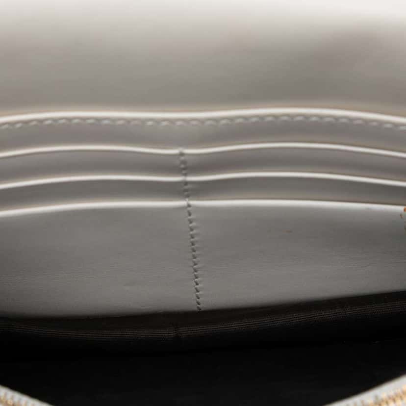 Gucci Mini Guccissima Bow Signature Wallet On Chain White Leather Good condition - Model View