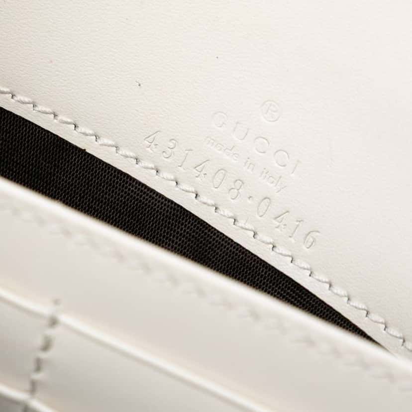 Gucci Mini Guccissima Bow Signature Wallet On Chain White Leather Good condition - Box View