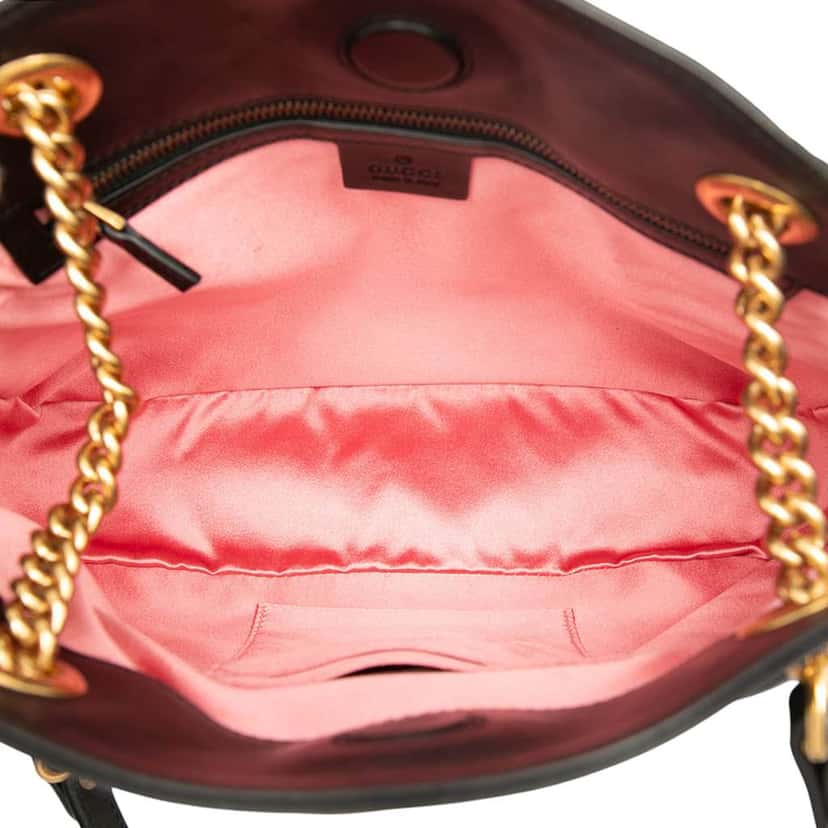 Gucci Medium GG Marmont Matelasse Leather Chain Shoulder Bag Black Leather Good condition - Model View