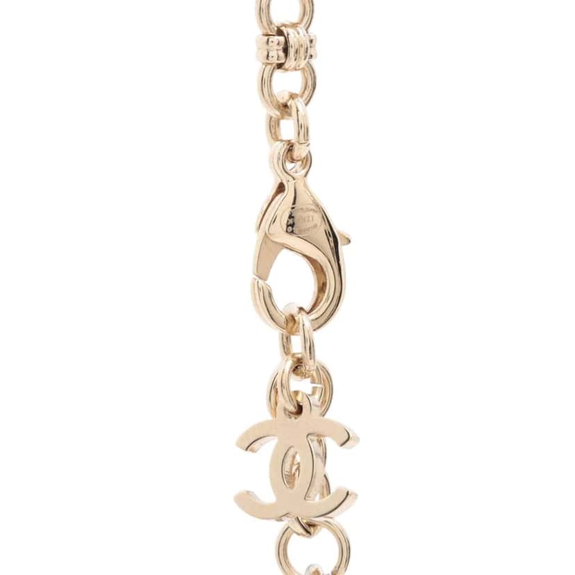 Chanel Gold Plated Crystal Hearts Choker Necklace Gold Metal Good condition - Model View