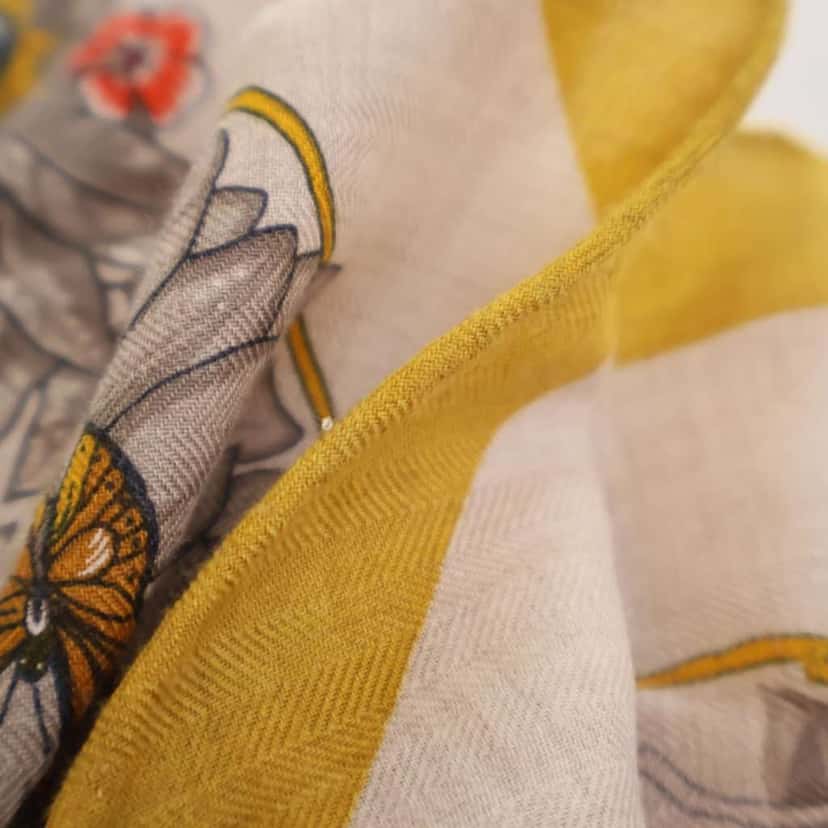 Hermès Jungle Love Cashmere Silk Triangle Scarf Grey Wool Good condition - Back View