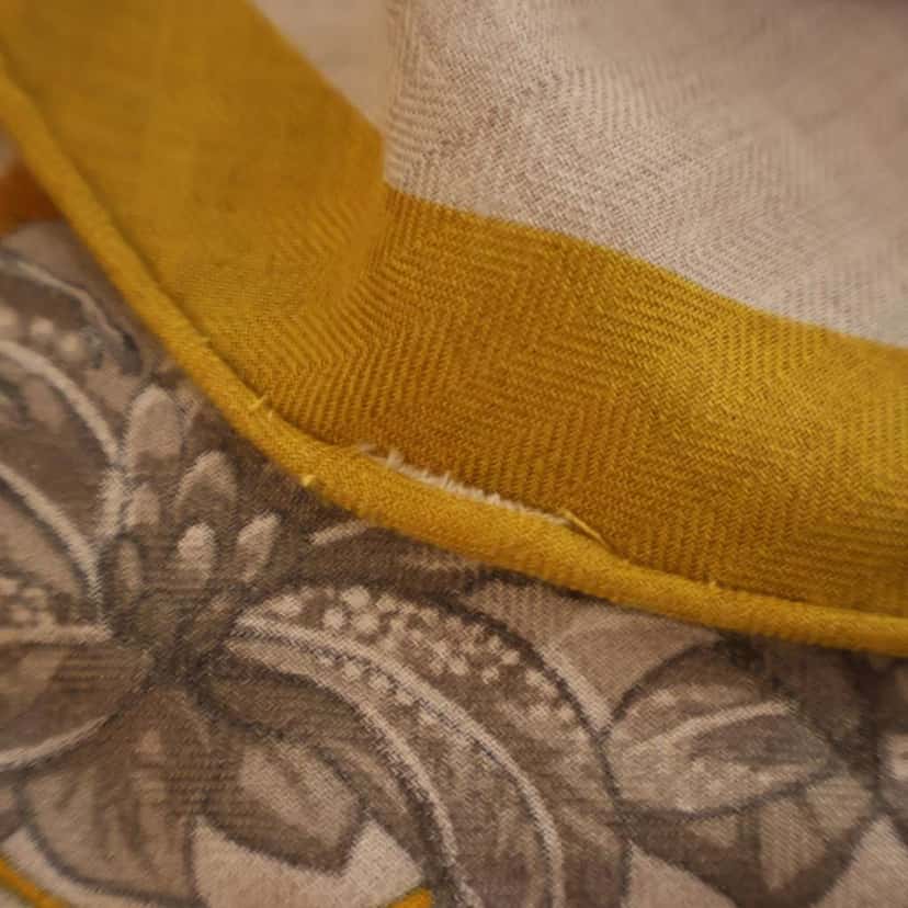 Hermès Jungle Love Cashmere Silk Triangle Scarf Grey Wool Good condition - Inside View