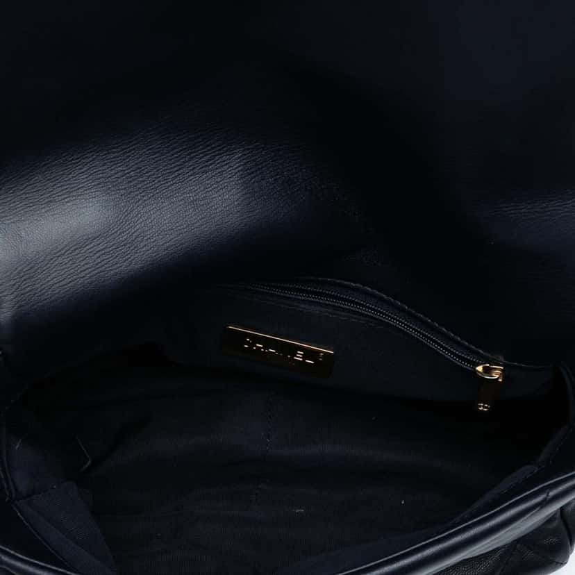 Chanel Medium Lambskin 19 Flap Black Leather Good condition - Model View