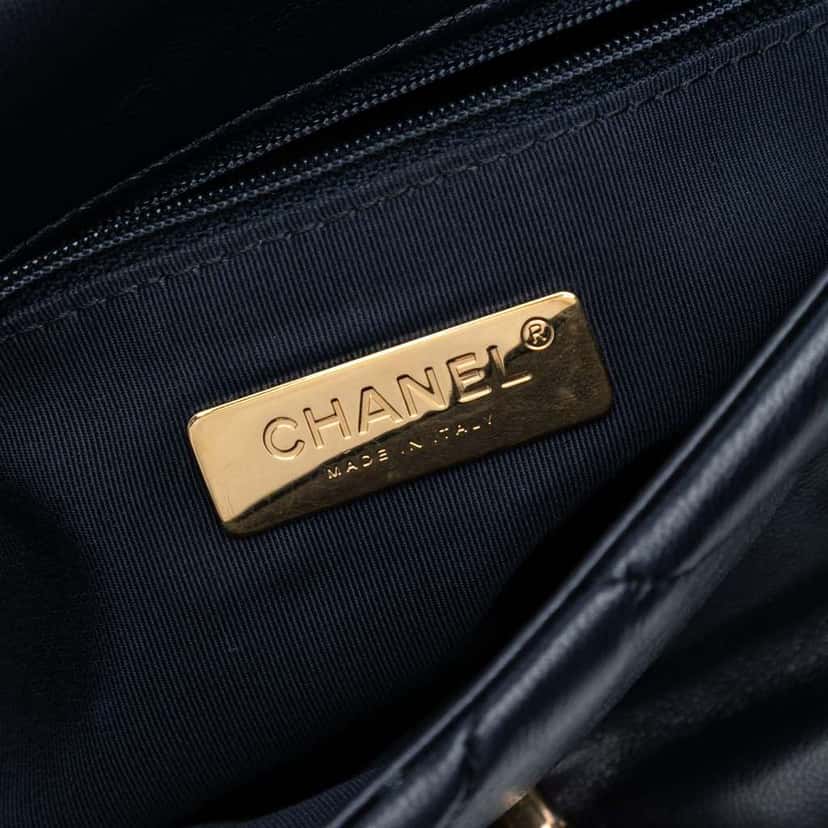 Chanel Medium Lambskin 19 Flap Black Leather Good condition - Box View