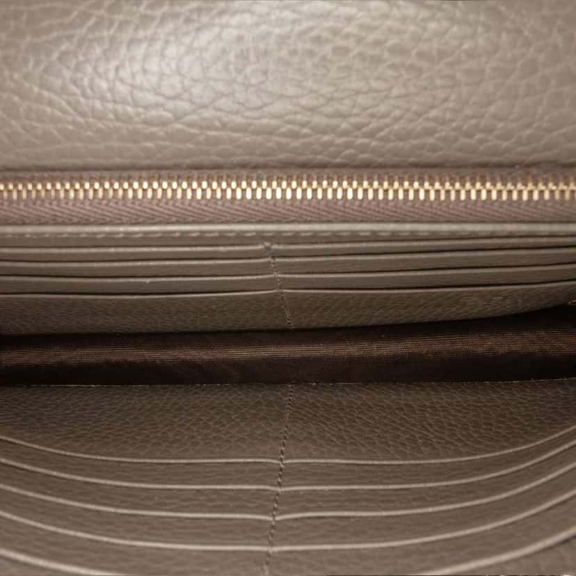 Gucci Interlocking G Dollar Calfskin Wallet on Chain Grey Leather Good condition - Model View