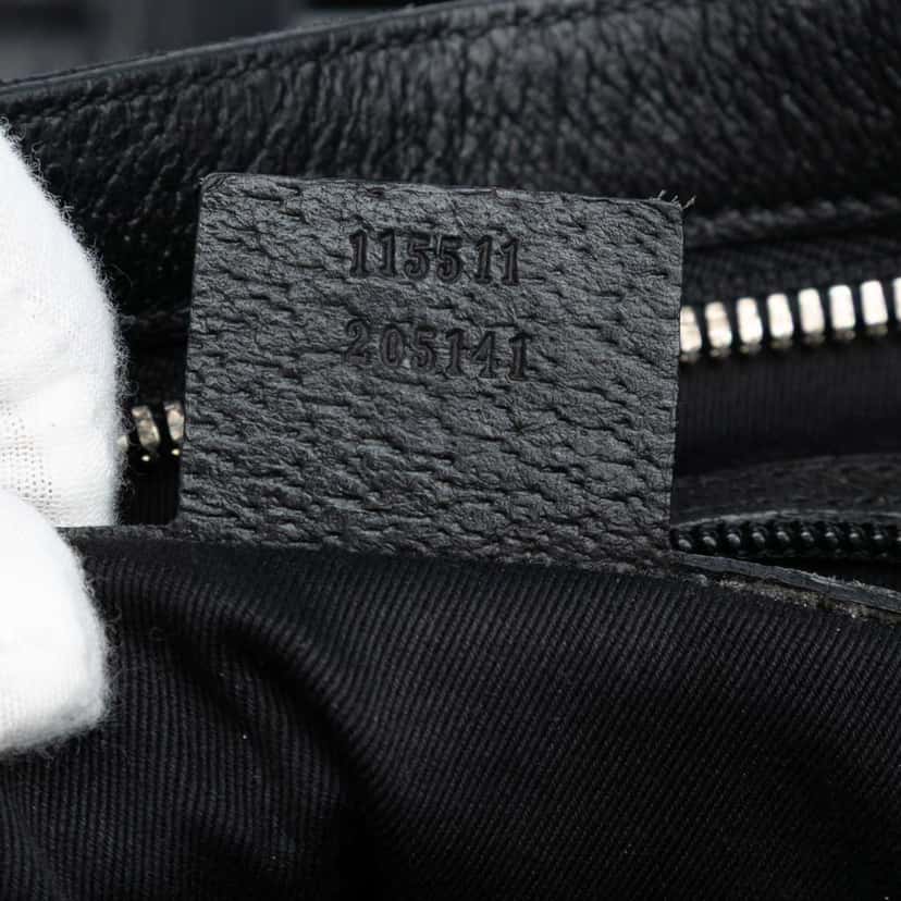 Gucci GG Canvas Crossbody Black Canvas Good condition - Model View