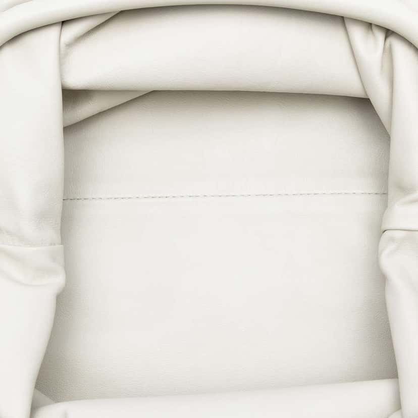 Bottega Veneta Lambskin The Pouch White Leather Good condition - Model View