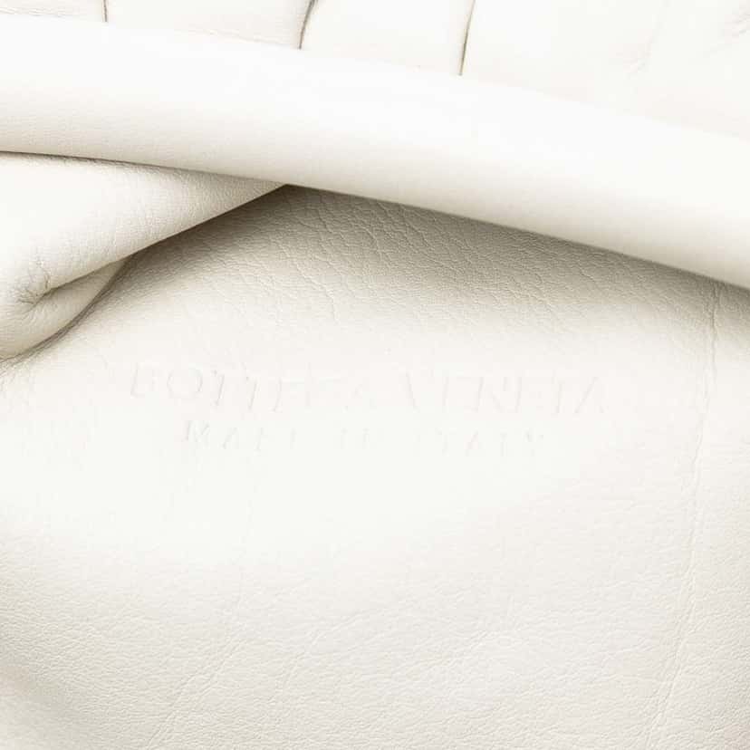 Bottega Veneta Lambskin The Pouch White Leather Good condition - Box View