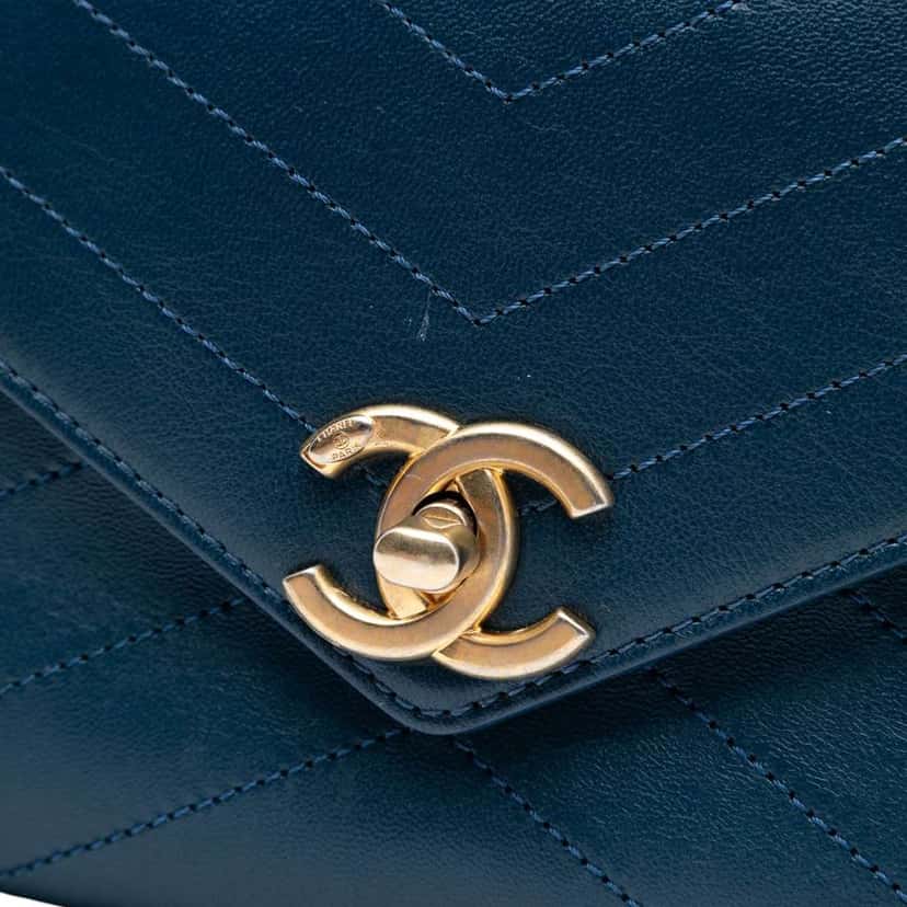 Chanel Small Chevron Lambskin Stitched Envelope Flap Blue Leather Good condition - Box View